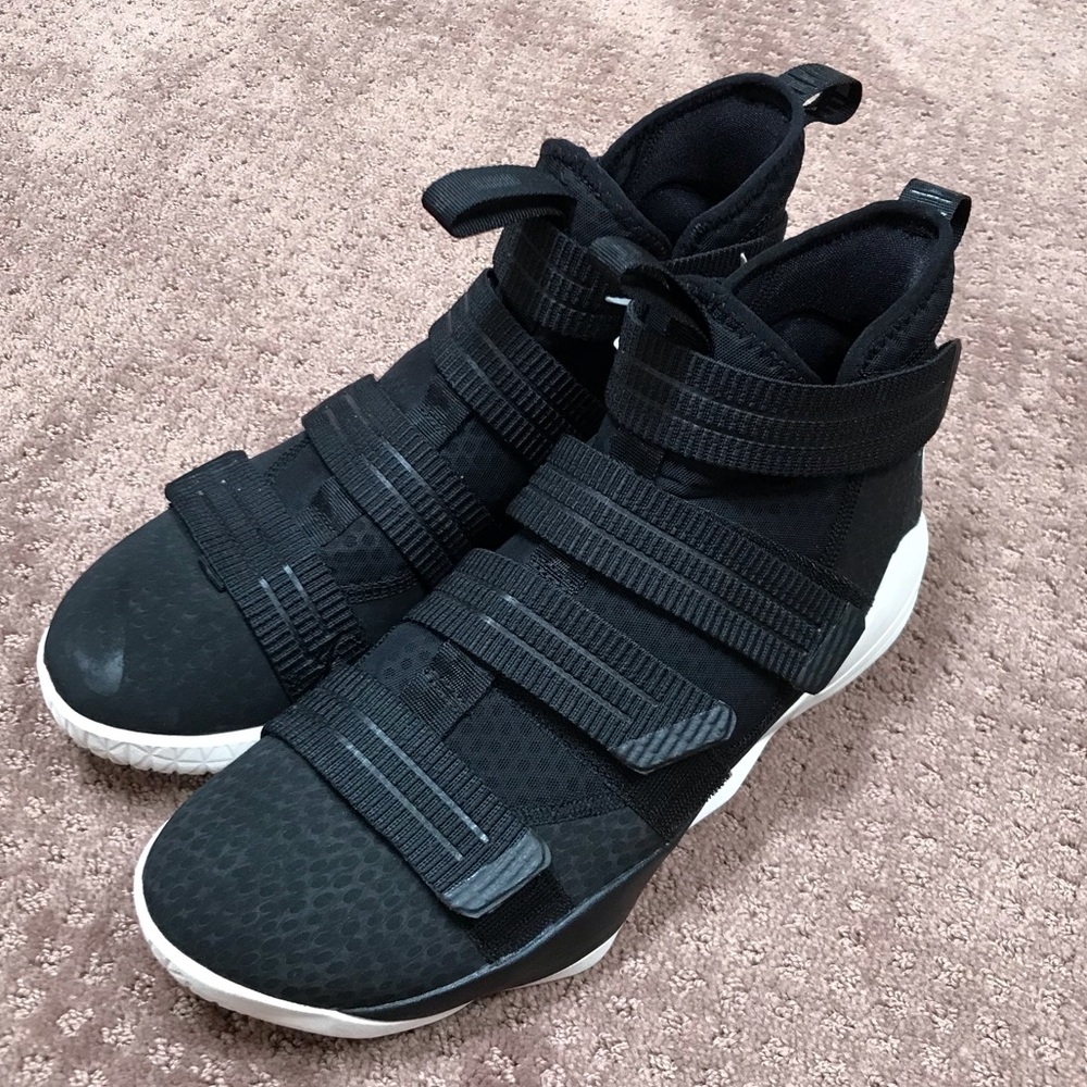 Nike Lebron Zoom Solider 11